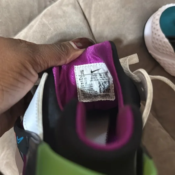 Peace and Love Nike huaraches - Picture 8 of 8